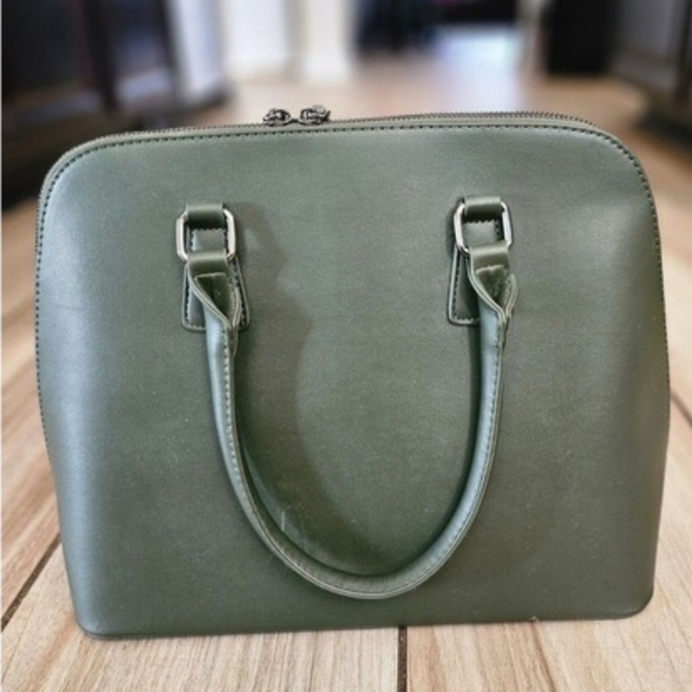 Adrienne Vittadini Women's Green Casual Chic Leather handbag. - Picture 8 of 15